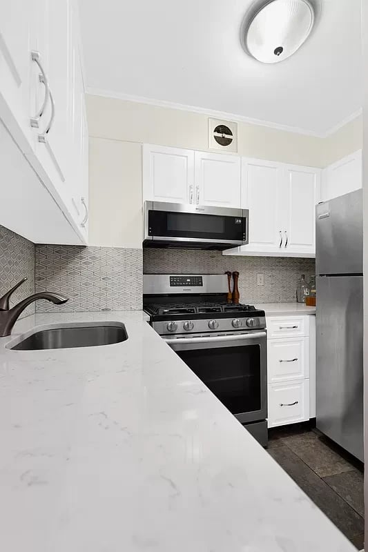 327 Central Park West Unit: 3B
