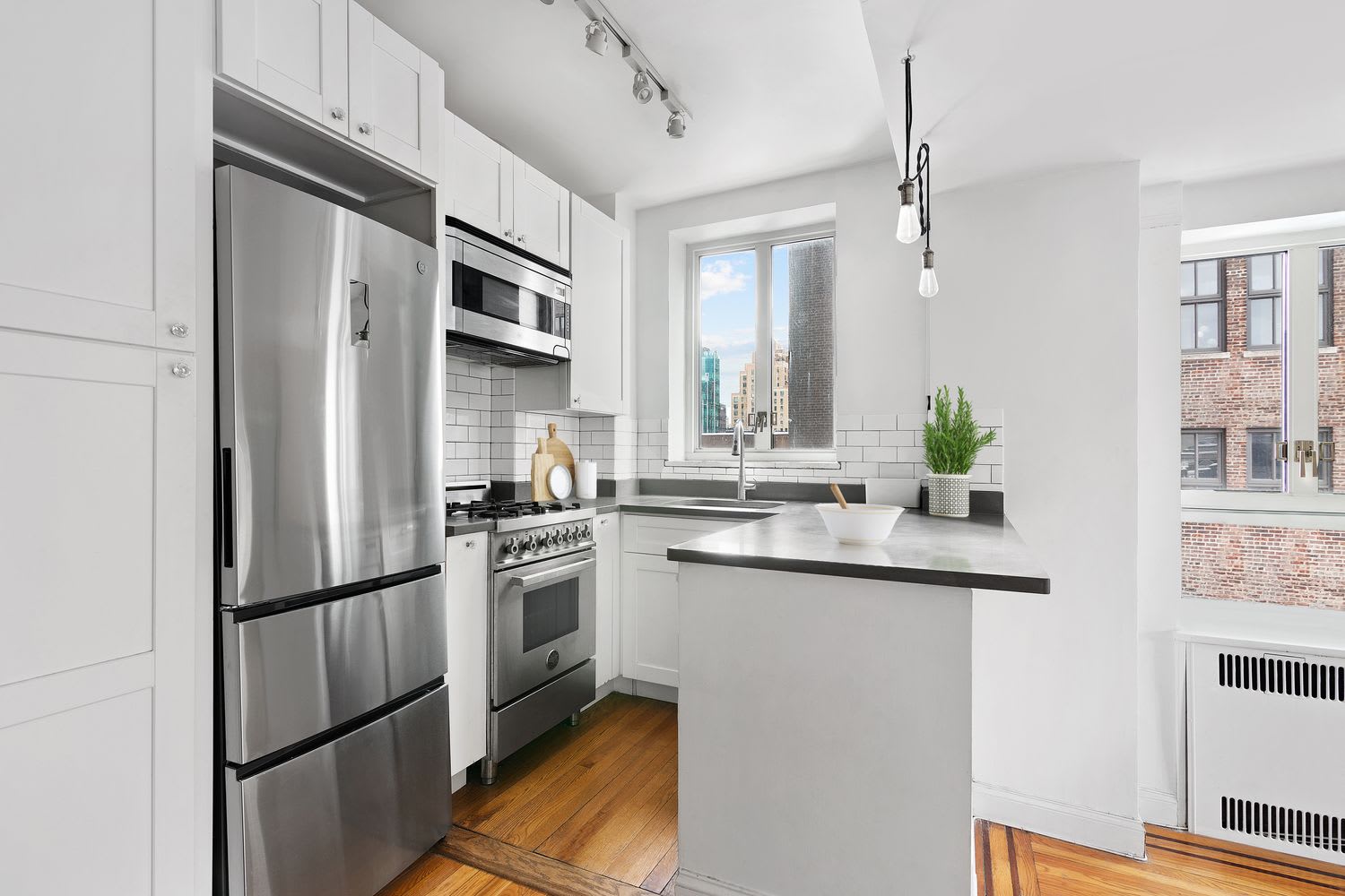 200 W 20th St, #715