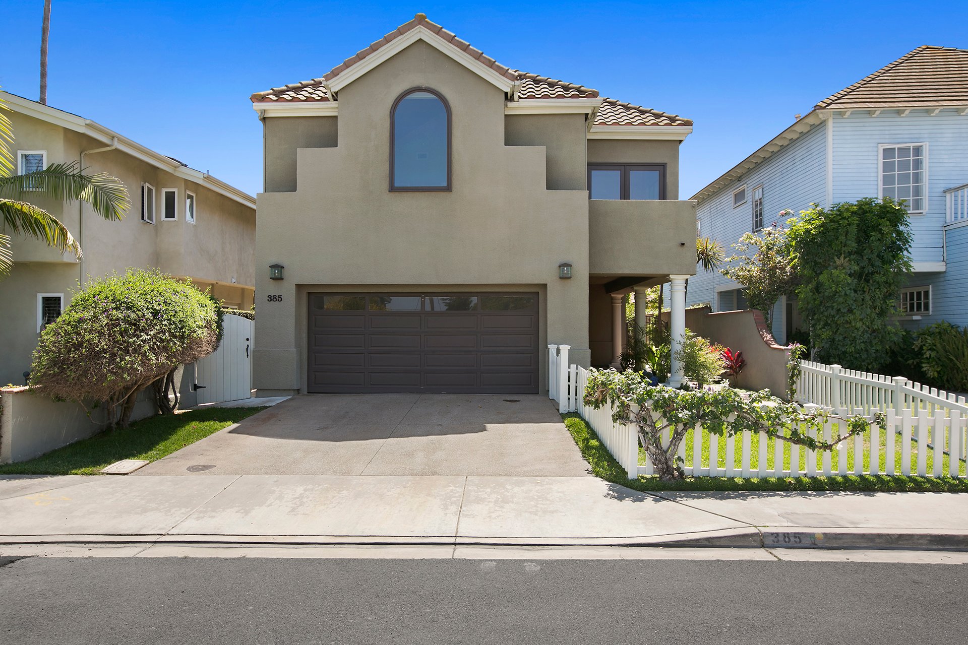 385 La Perle Ln
