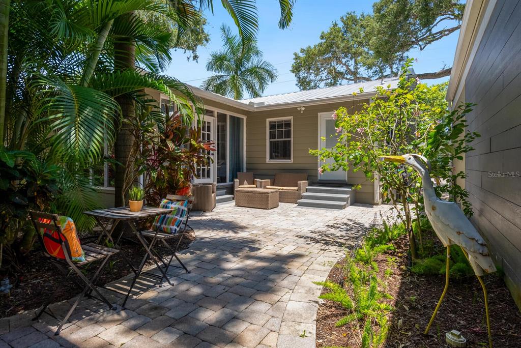 1734 Bahia Vista St