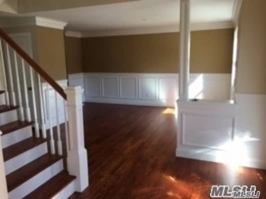 8 Stratford Ave