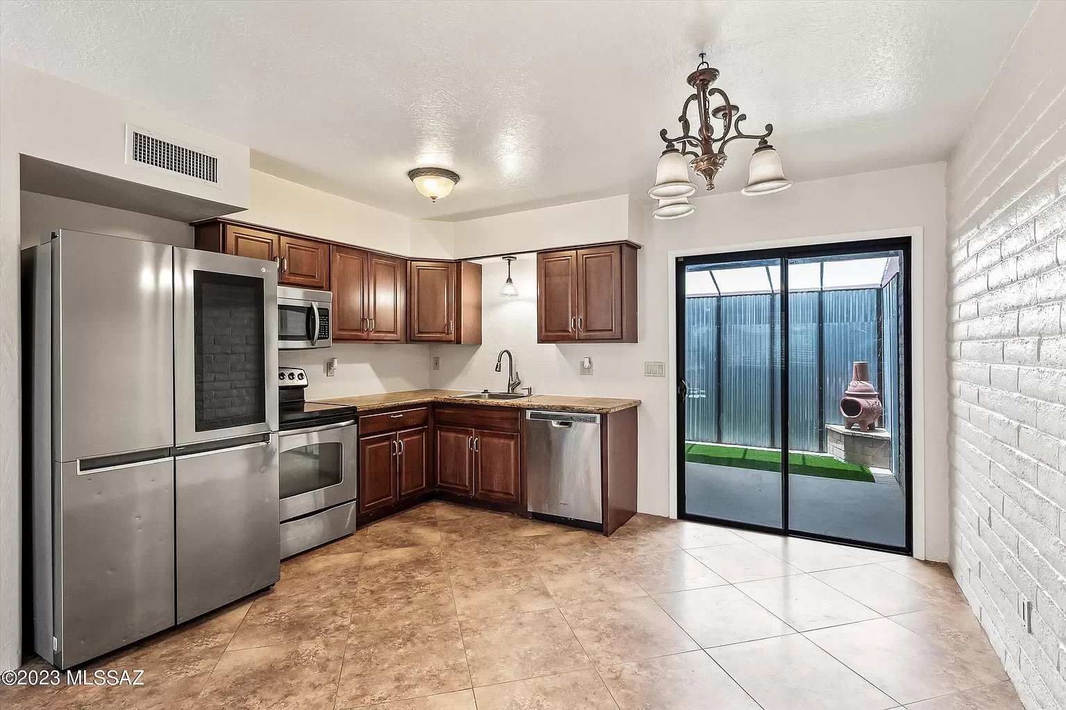3646 E Blacklidge Dr