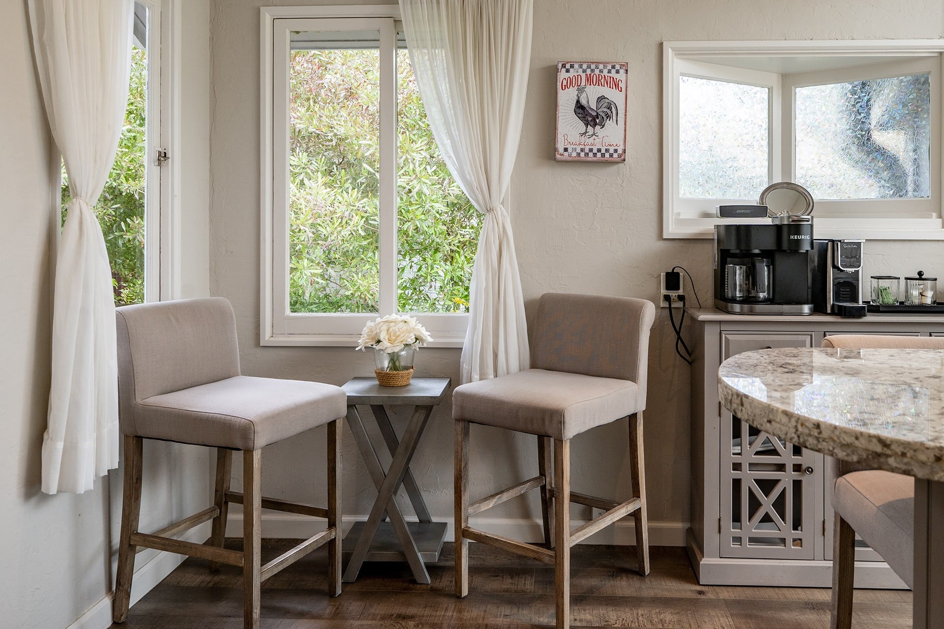 Grey Goose - Charming Downtown Carmel Cottage
