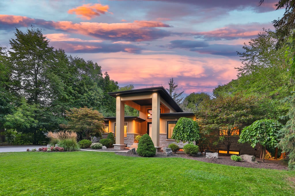 1077 Albertson Cres