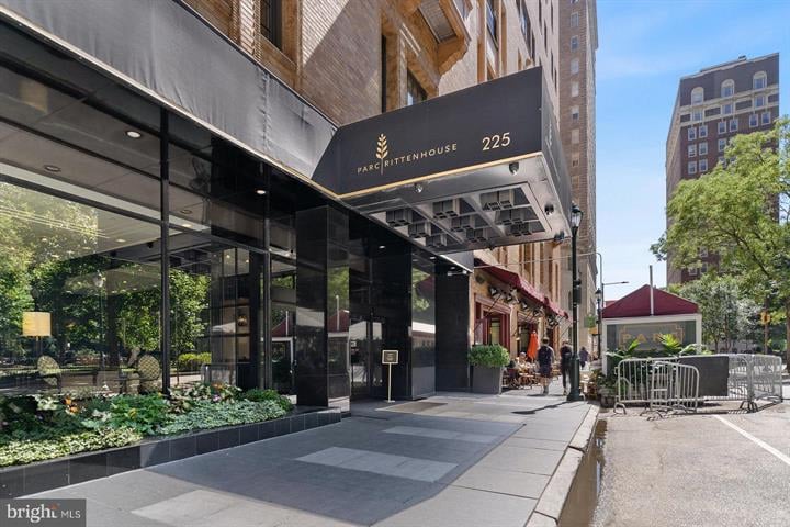 219-29 S 18th St Unit: 1620