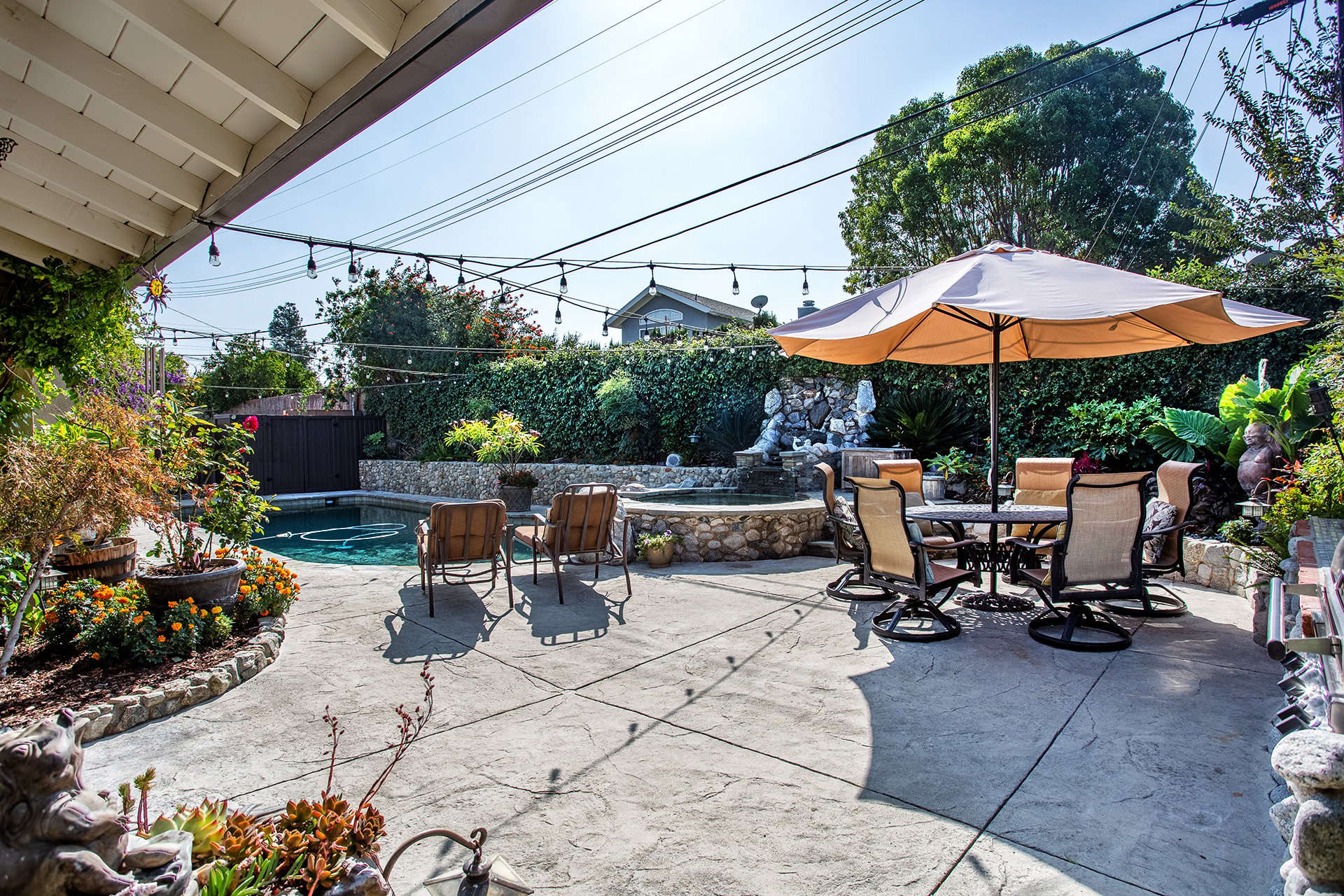23728 Tiara St, Woodland Hills