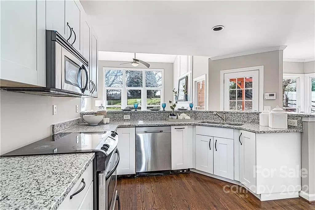 9011 Coleshire Ct