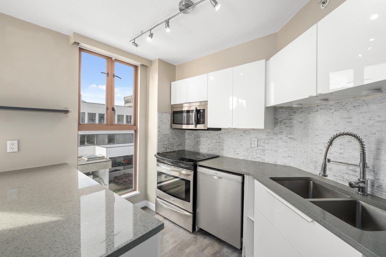 405-1633 W 8th Ave