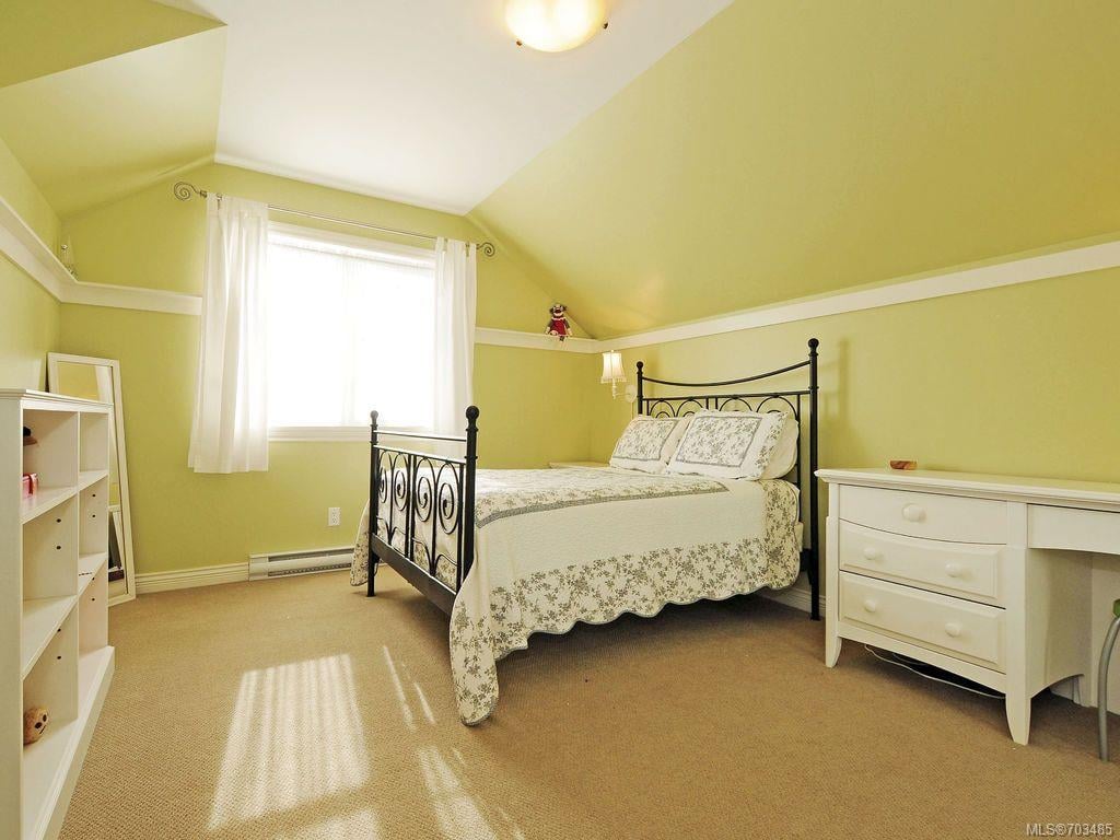 2423 Hamiota St