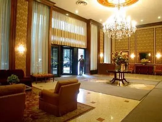 301 East 79th Street Unit: 22C