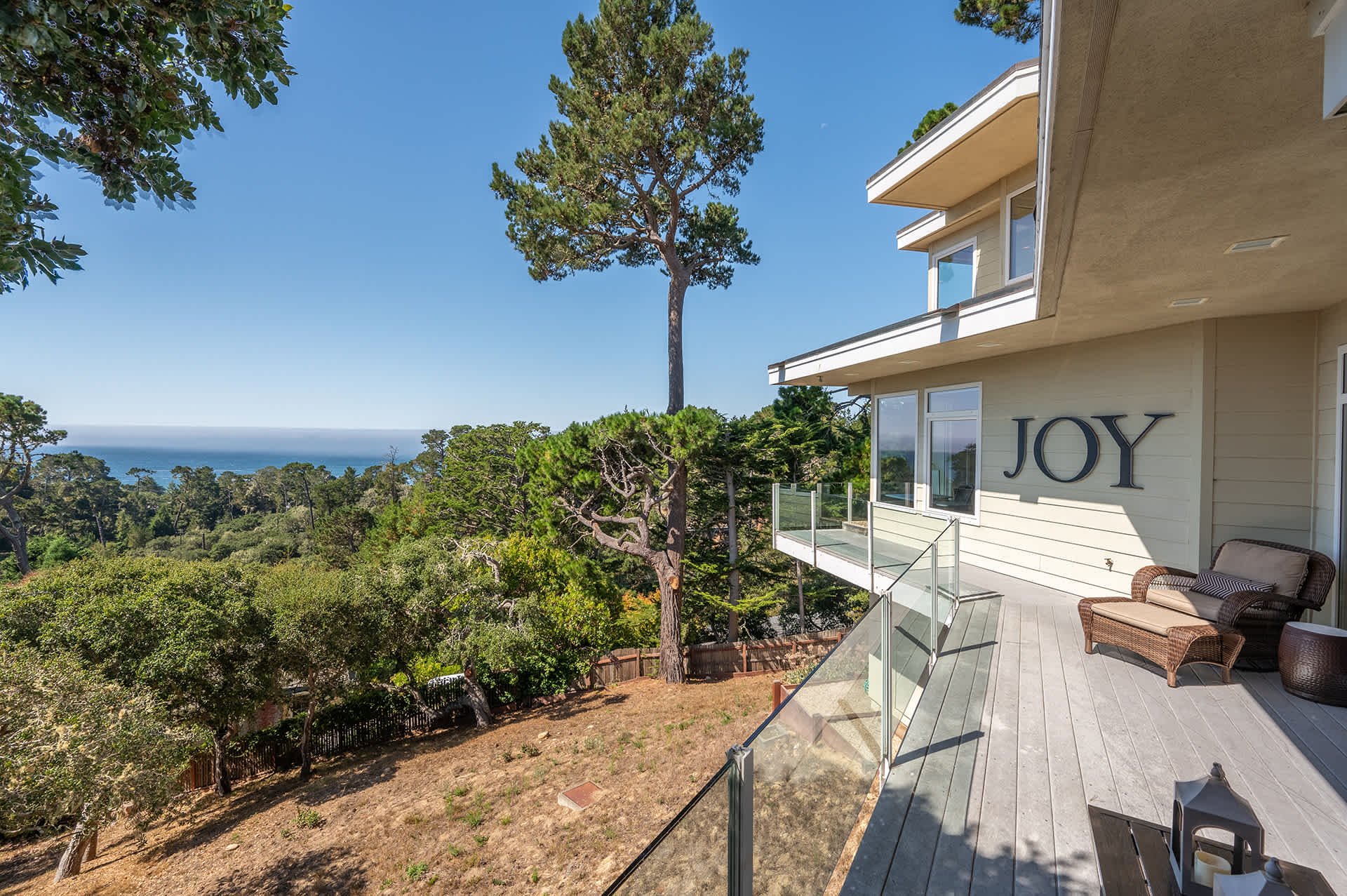 Sweeping Ocean Views - 24916 Lincoln Street