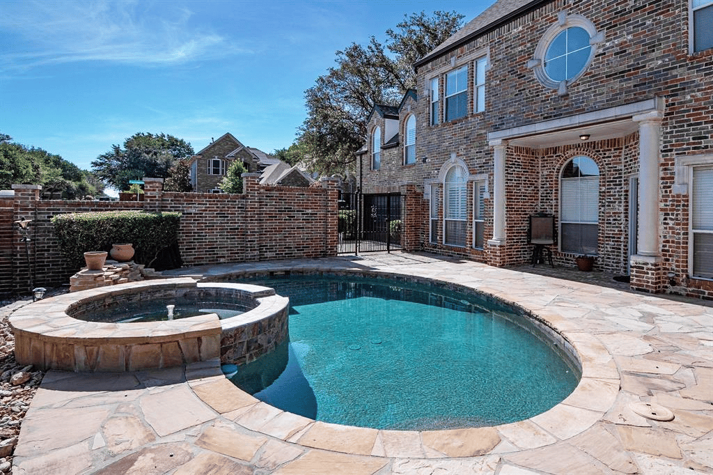 2737 Prestonwood Dr