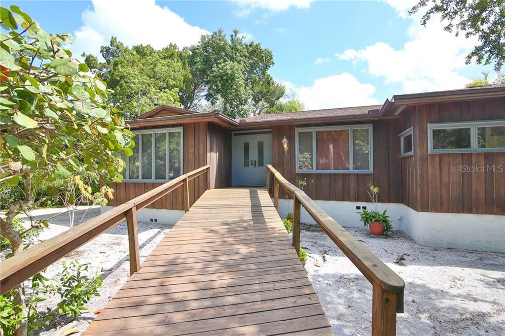 1311 Roberts Bay Ln