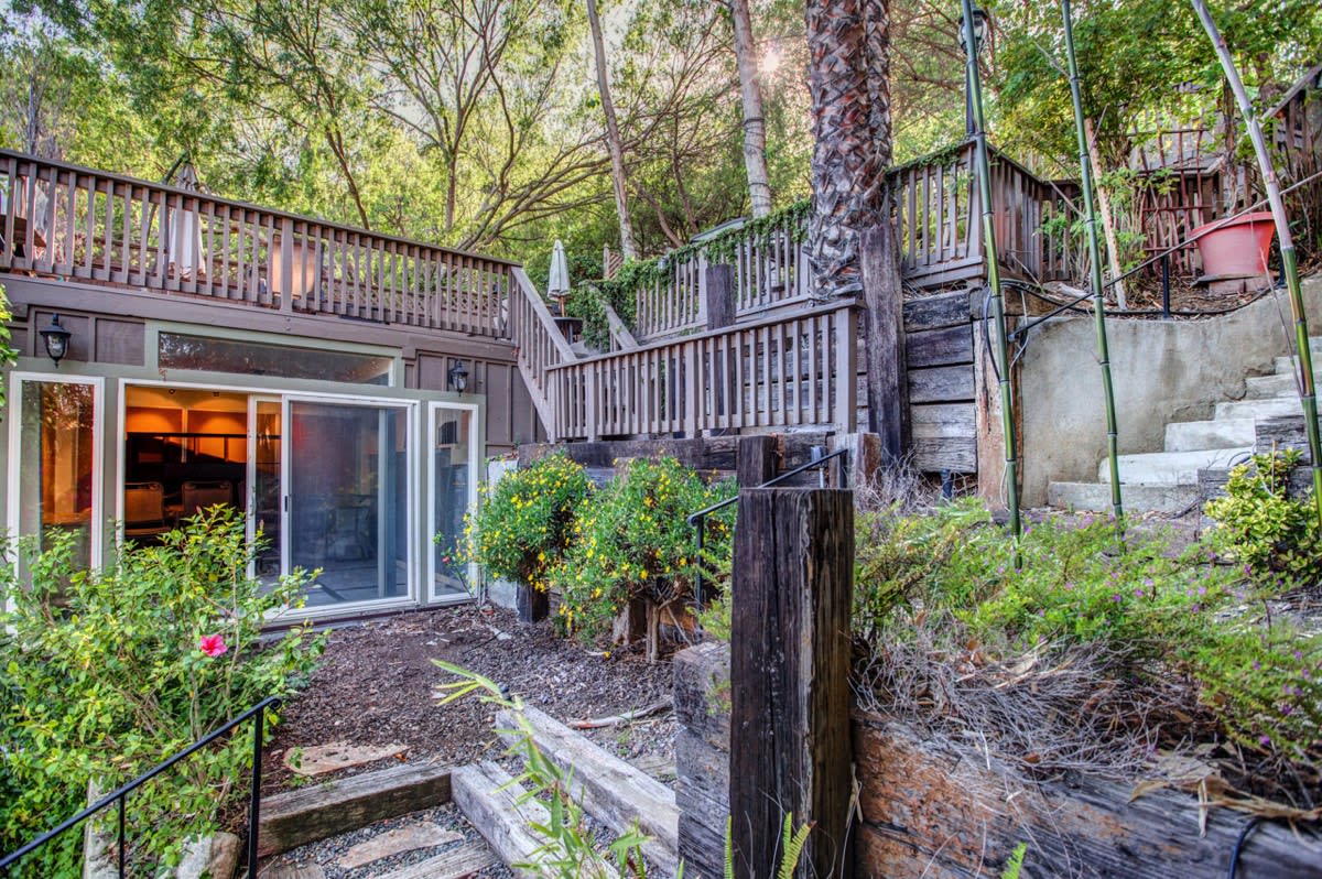 3919 Big Oak Dr Studio City, CA