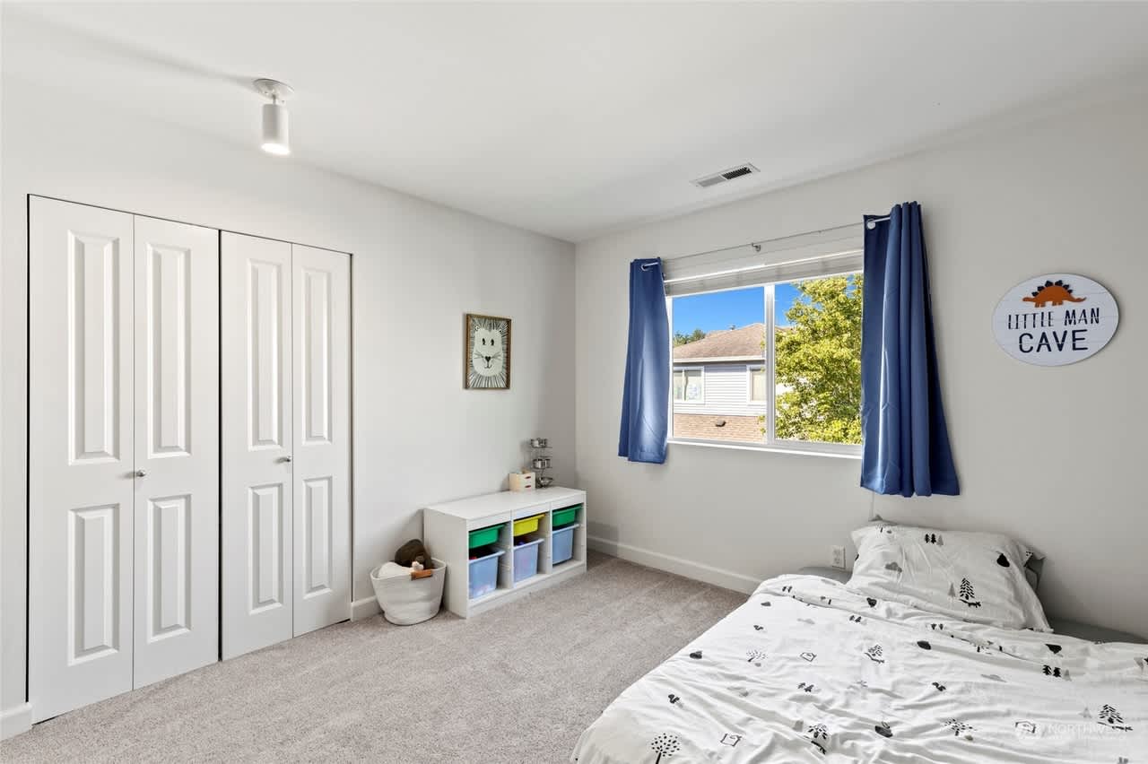 2728 84th Dr NE