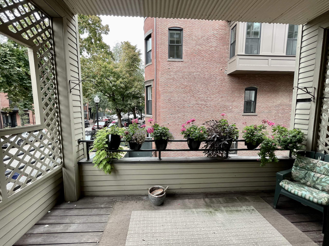 Dartmouth @ Montgomery Street - Beautiful 1 bed 1 bath w/ Deck and Laundry! 