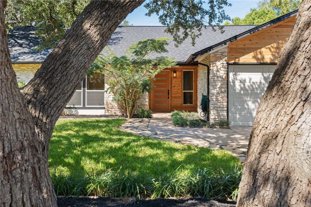 6306 Fair Valley Trl