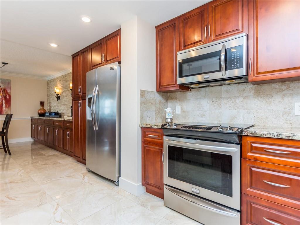 1150 Hillsboro Mile, #301 