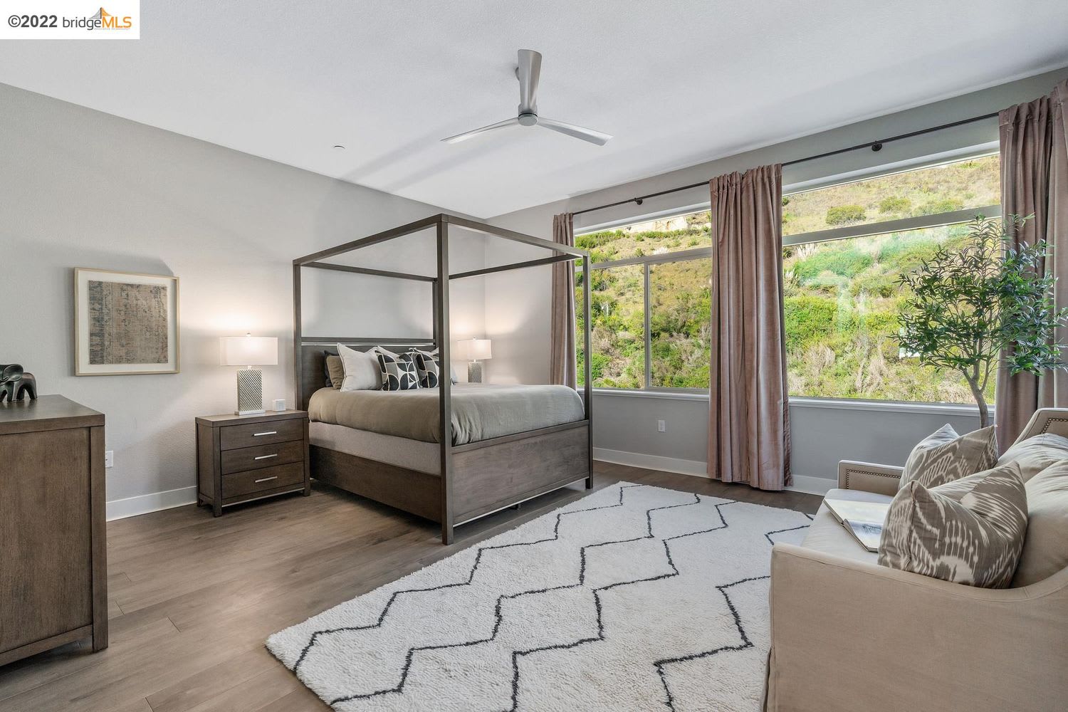 6719 Skyview Dr Oakland, CA, 94605