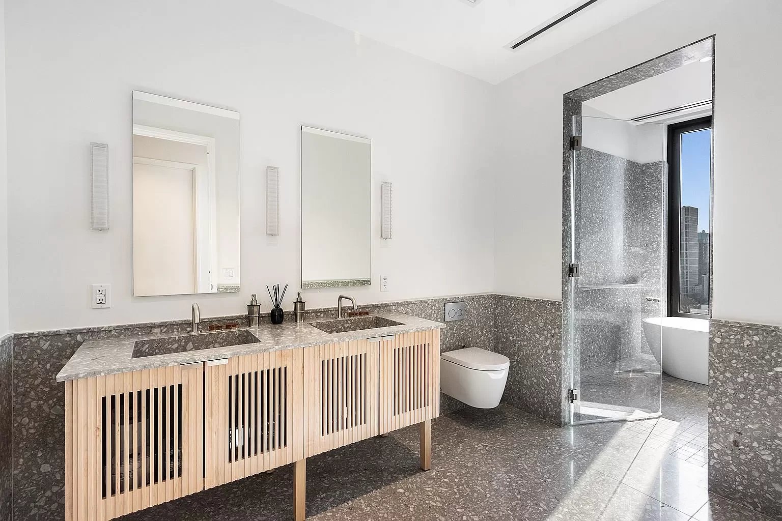 30 Front St, #27A