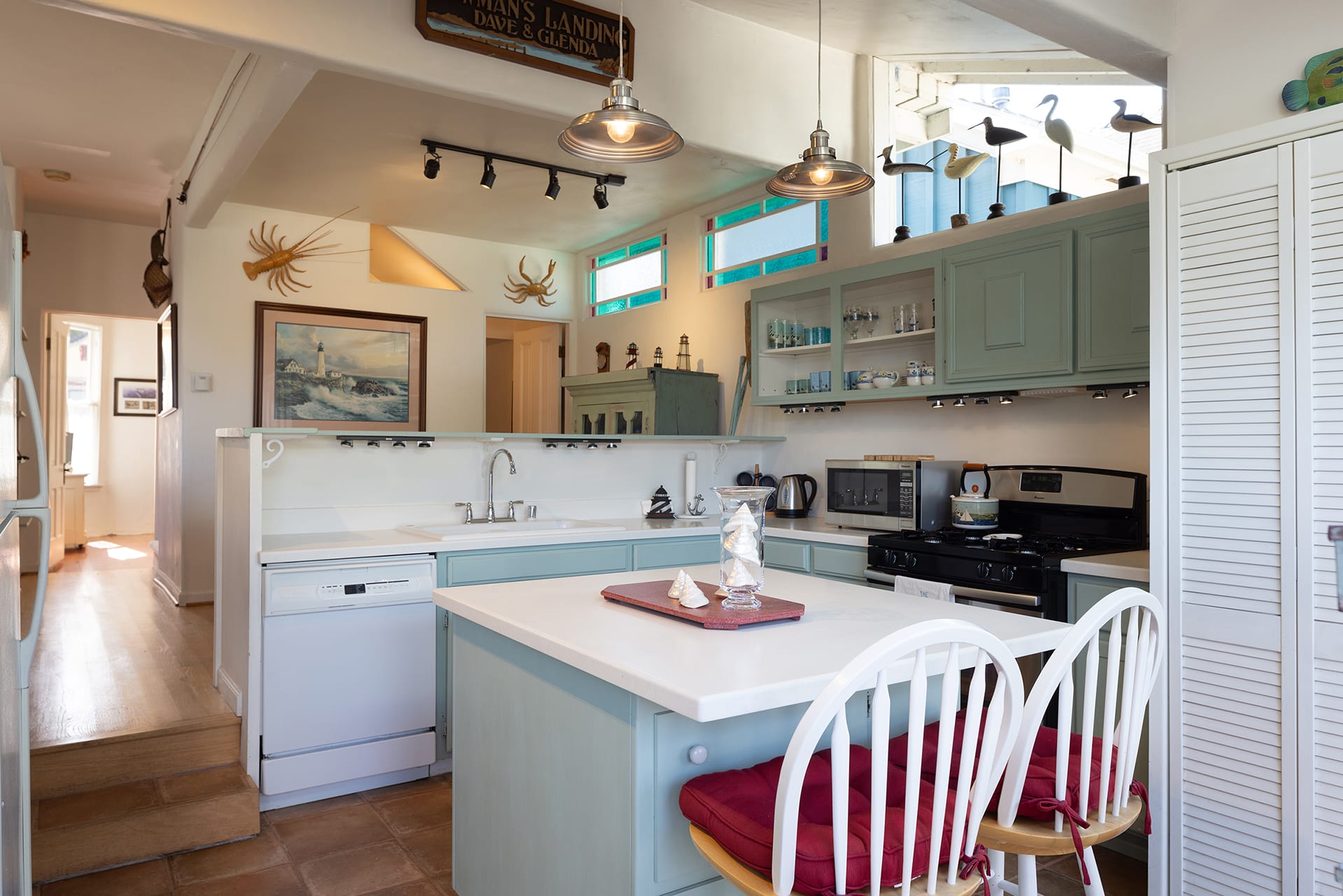Timeless Victorian Cottage - 106 19th Street