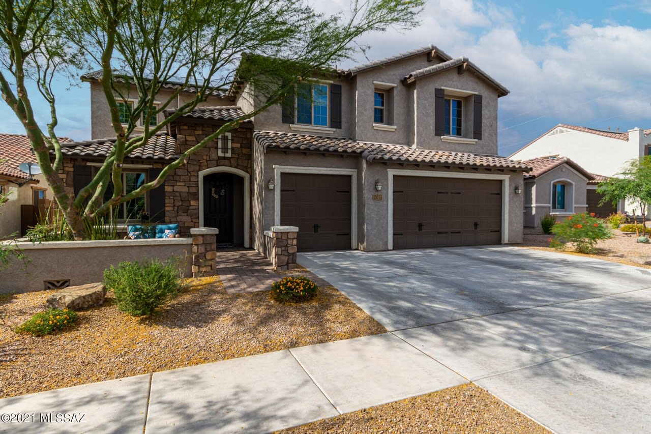 11033 E Roscommon Pl