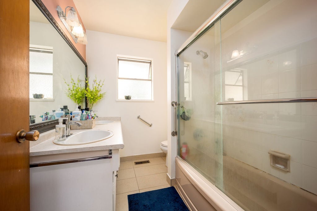 7460 Kraft Cres