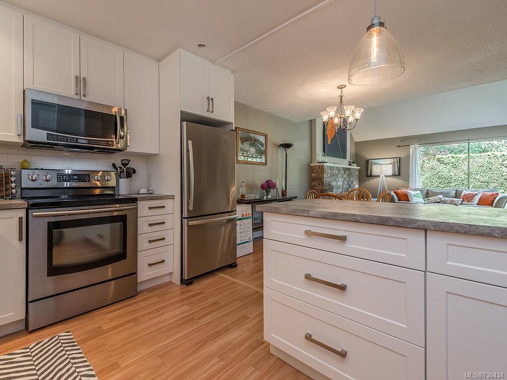 2-1319 Gladstone Ave, Victoria