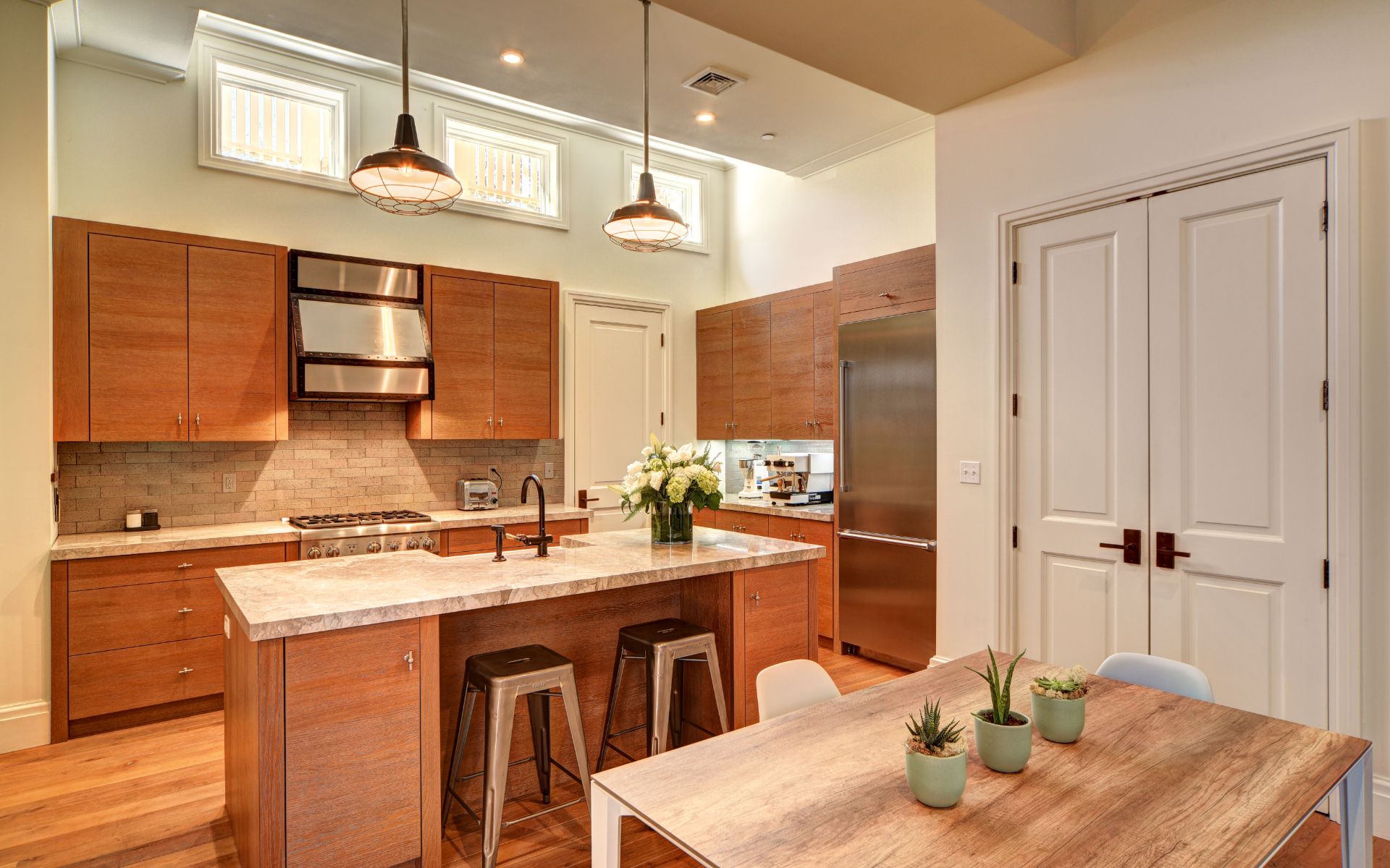 Watchcase Spacious Luxury Bungalow