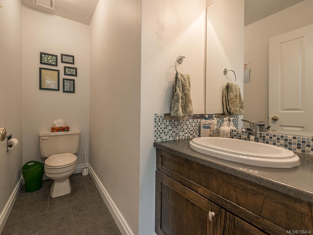 2-1319 Gladstone Ave, Victoria