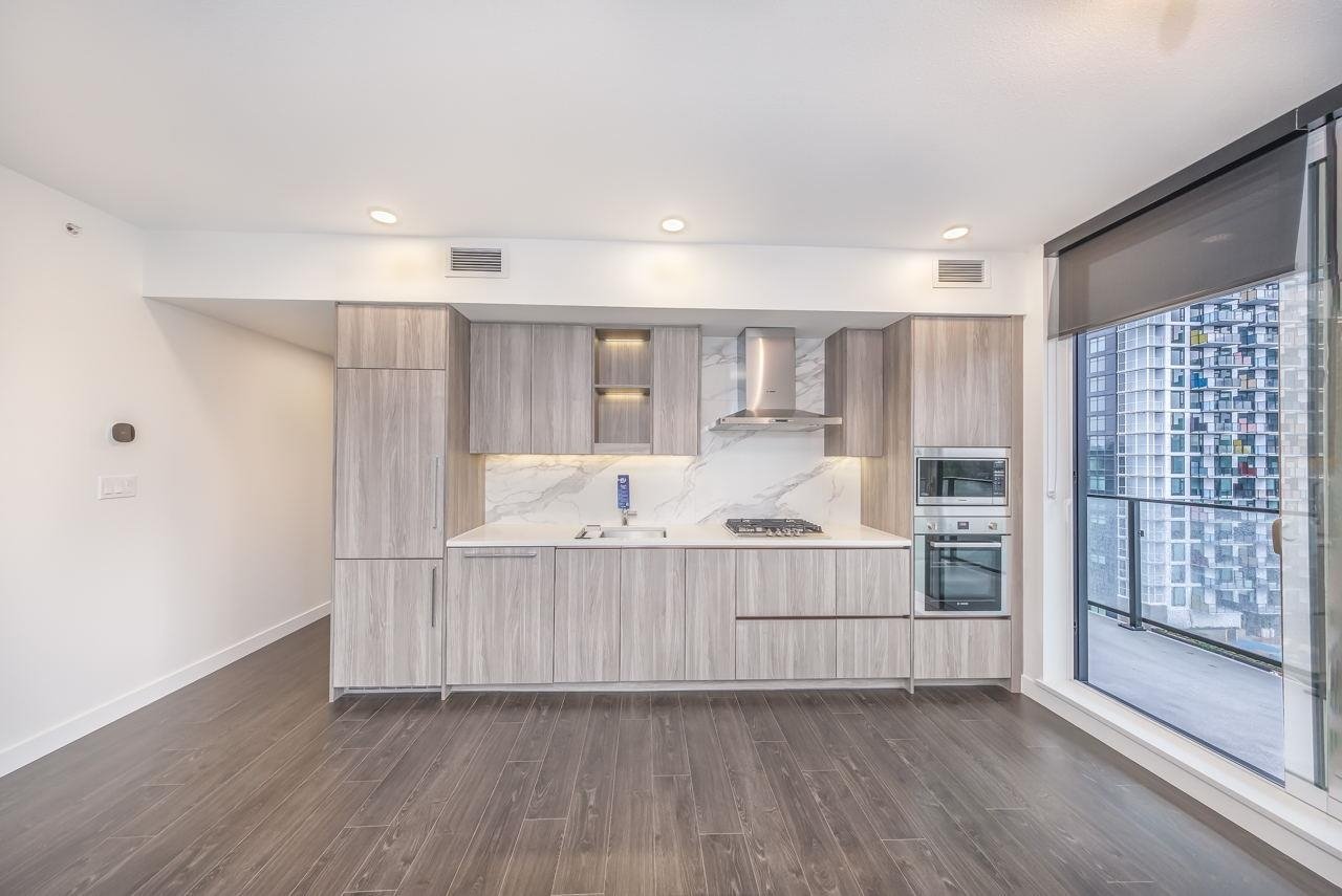 1102-9887 Whalley Blvd