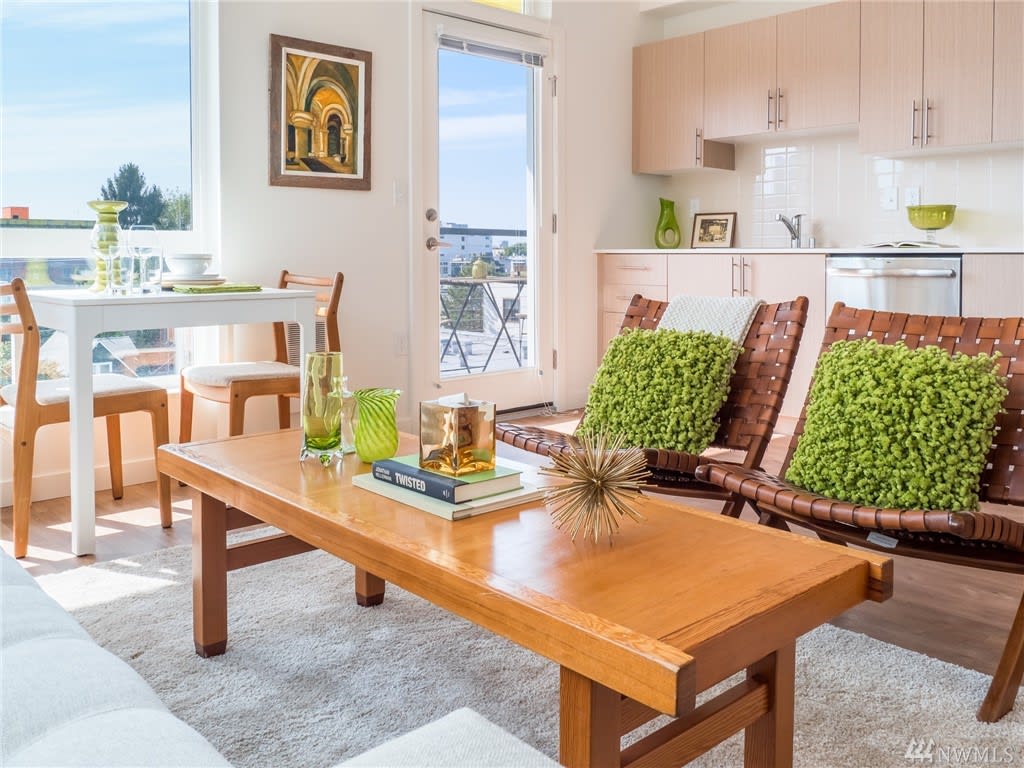 121 12th Ave E , #402  