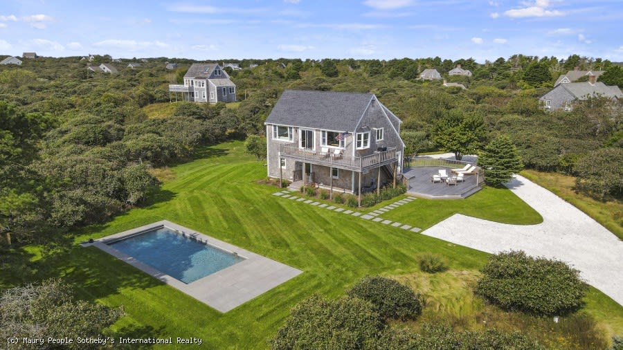 36 Lyons Ln