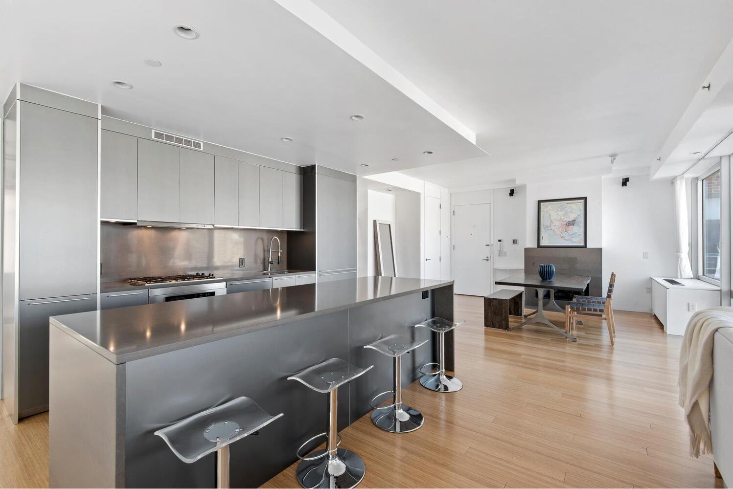 245 W 19th St, Unit PH3