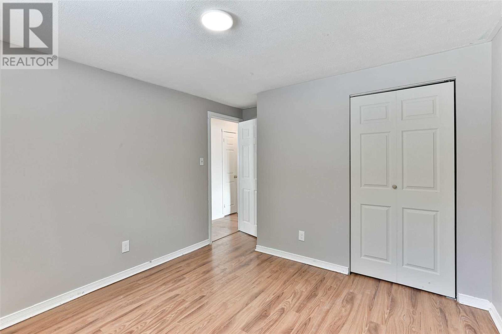 64 Daphne Cres, #Main