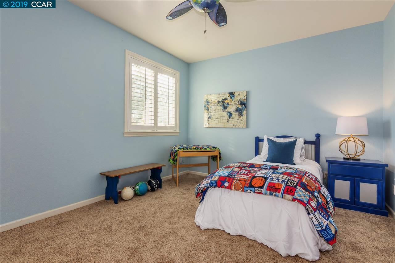 1449 Pinegrove Way