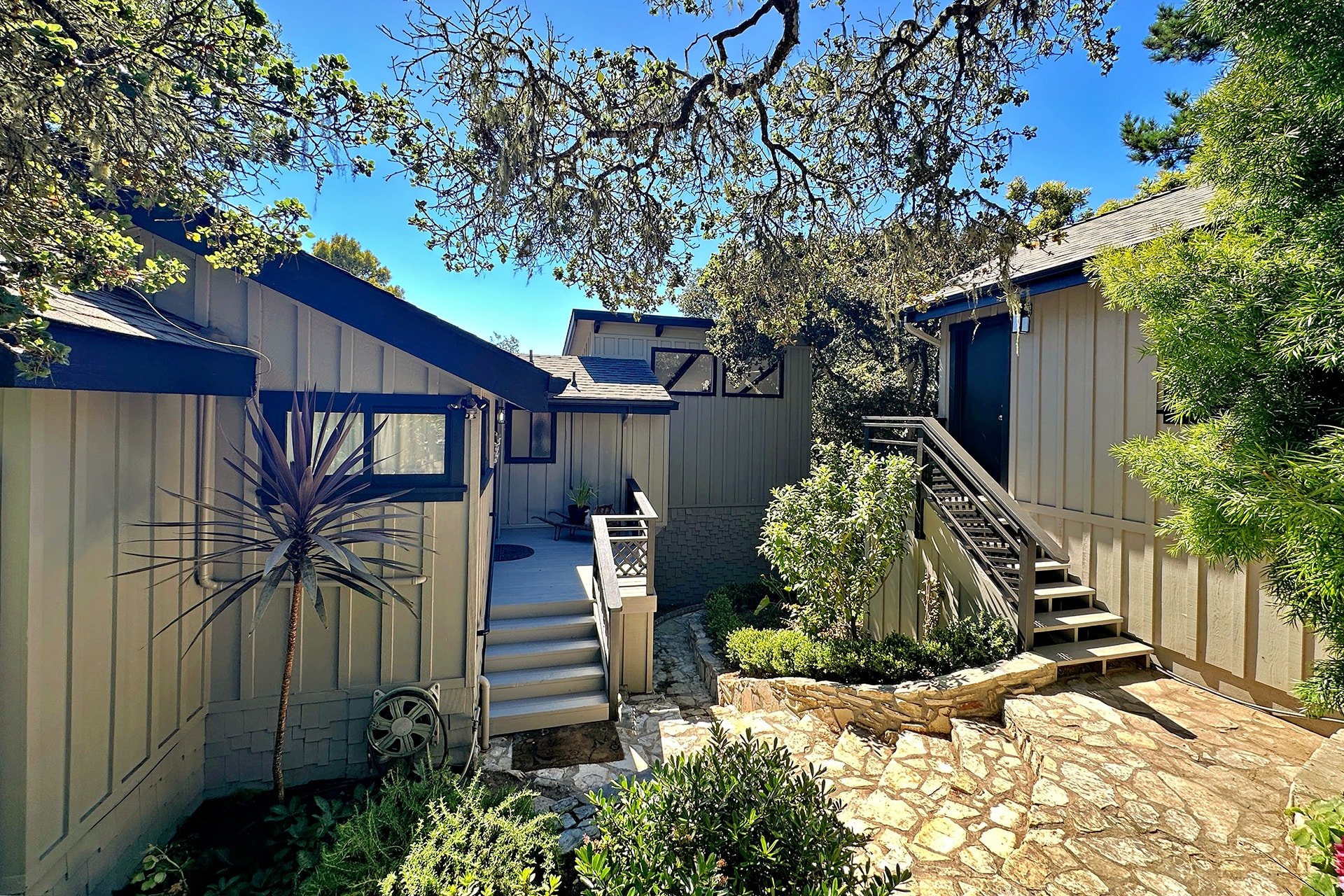 Grey Goose - Charming Downtown Carmel Cottage