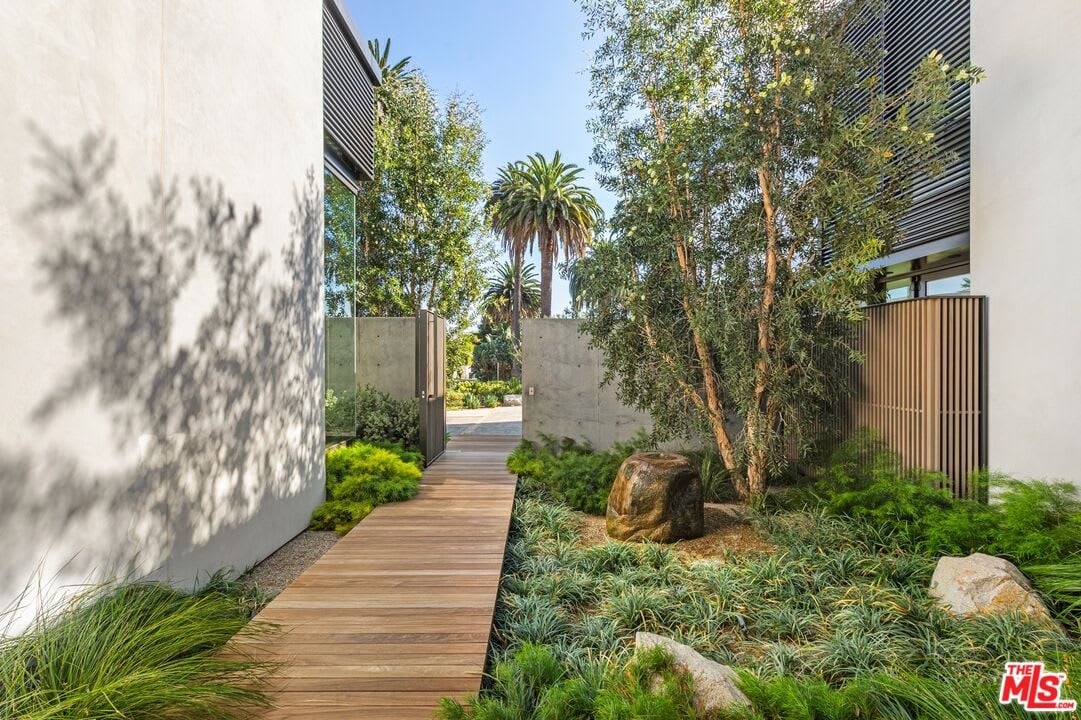 Luxe Estate