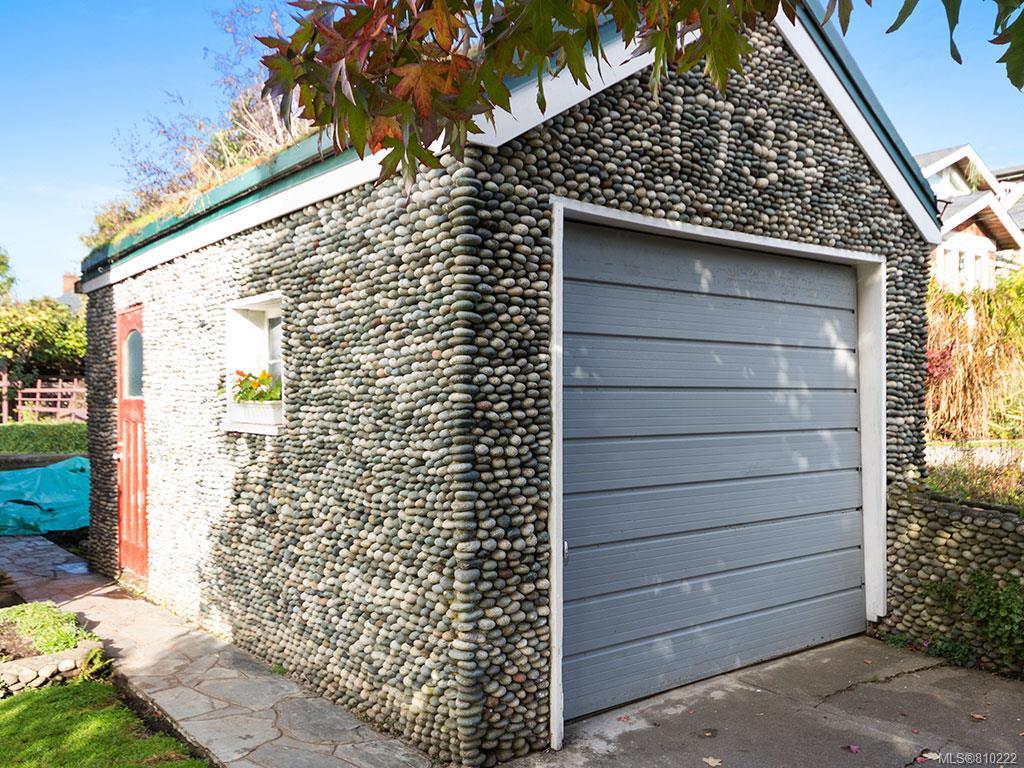 1734 Hollywood Cres
