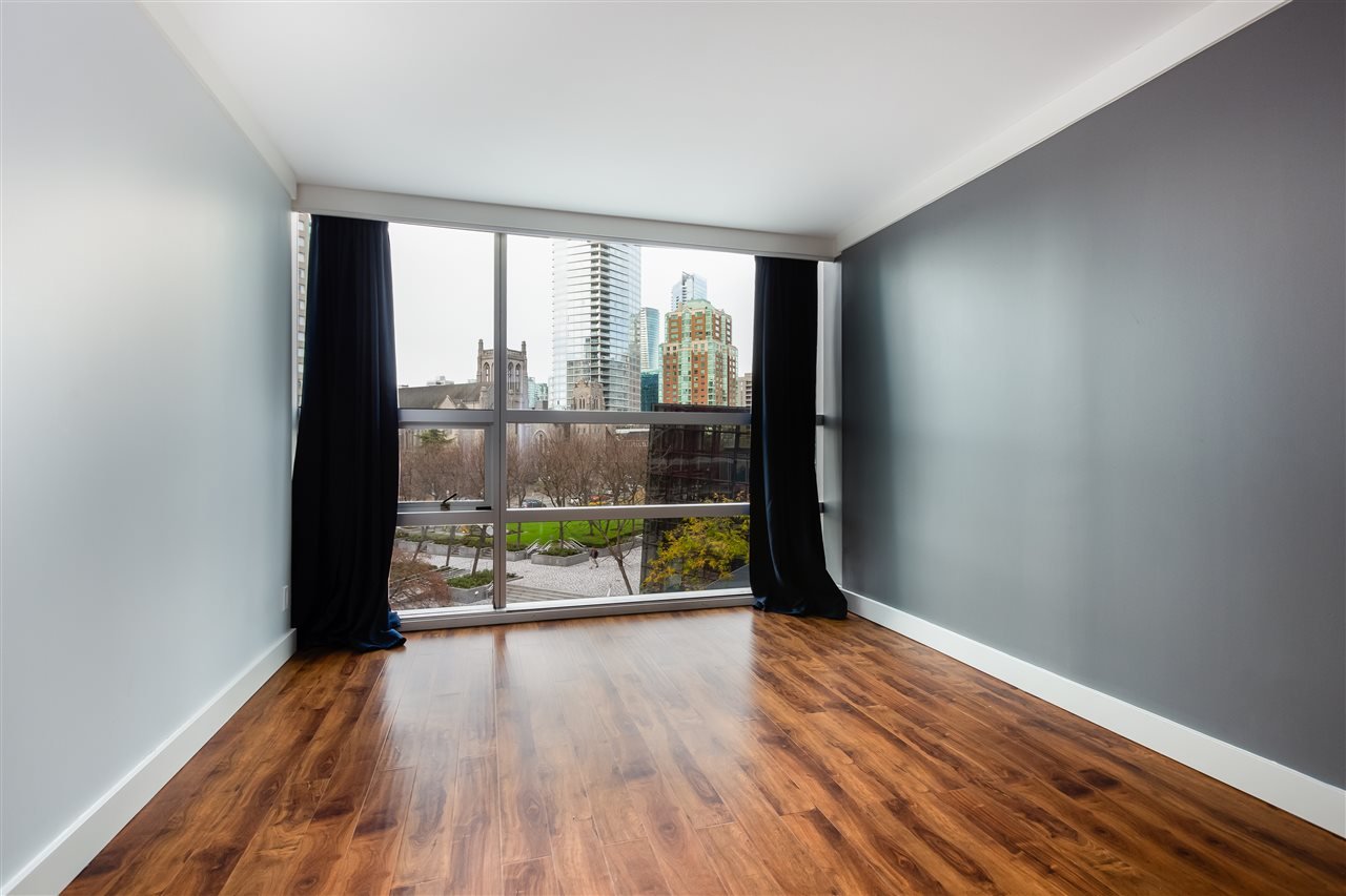 407-1050 Burrard St