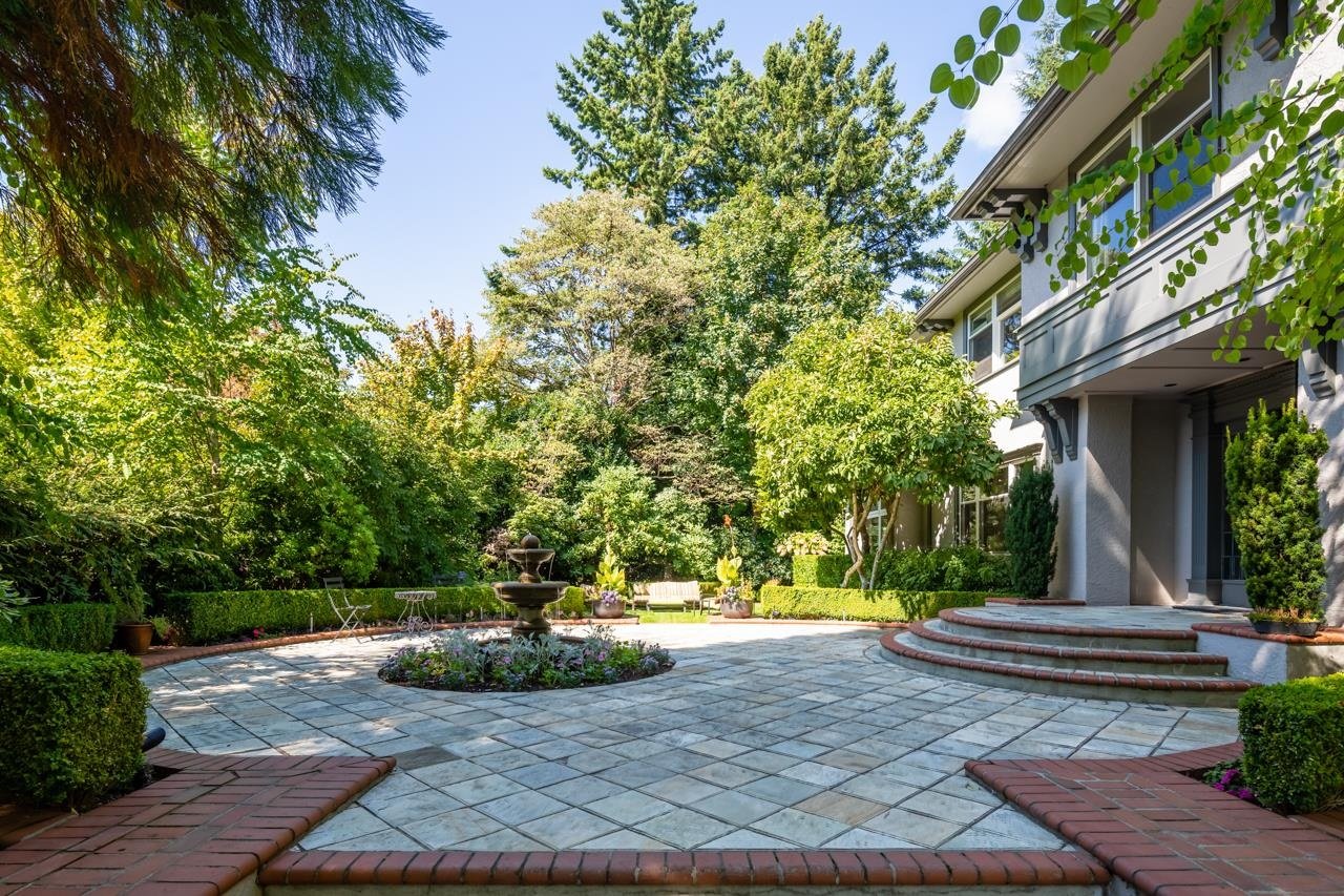 5560 Somerset Cres