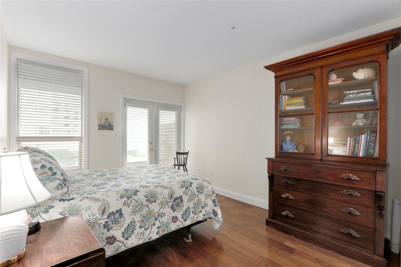 103-2202 Marine Dr