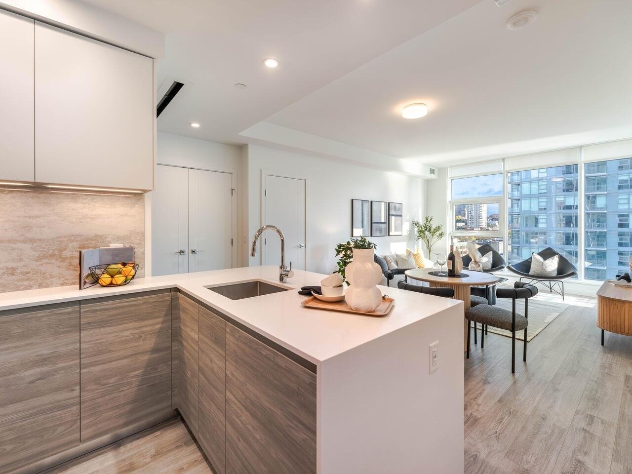 906-680 Quayside Drive, New Westminster