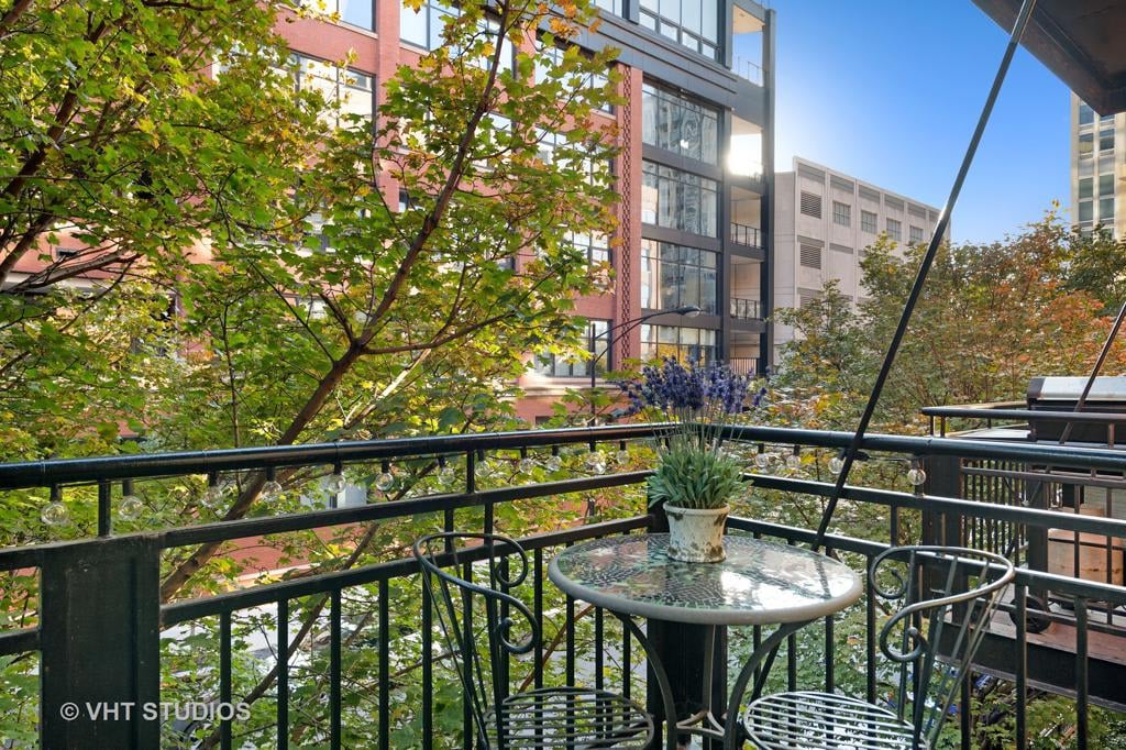 520 W Huron St #213