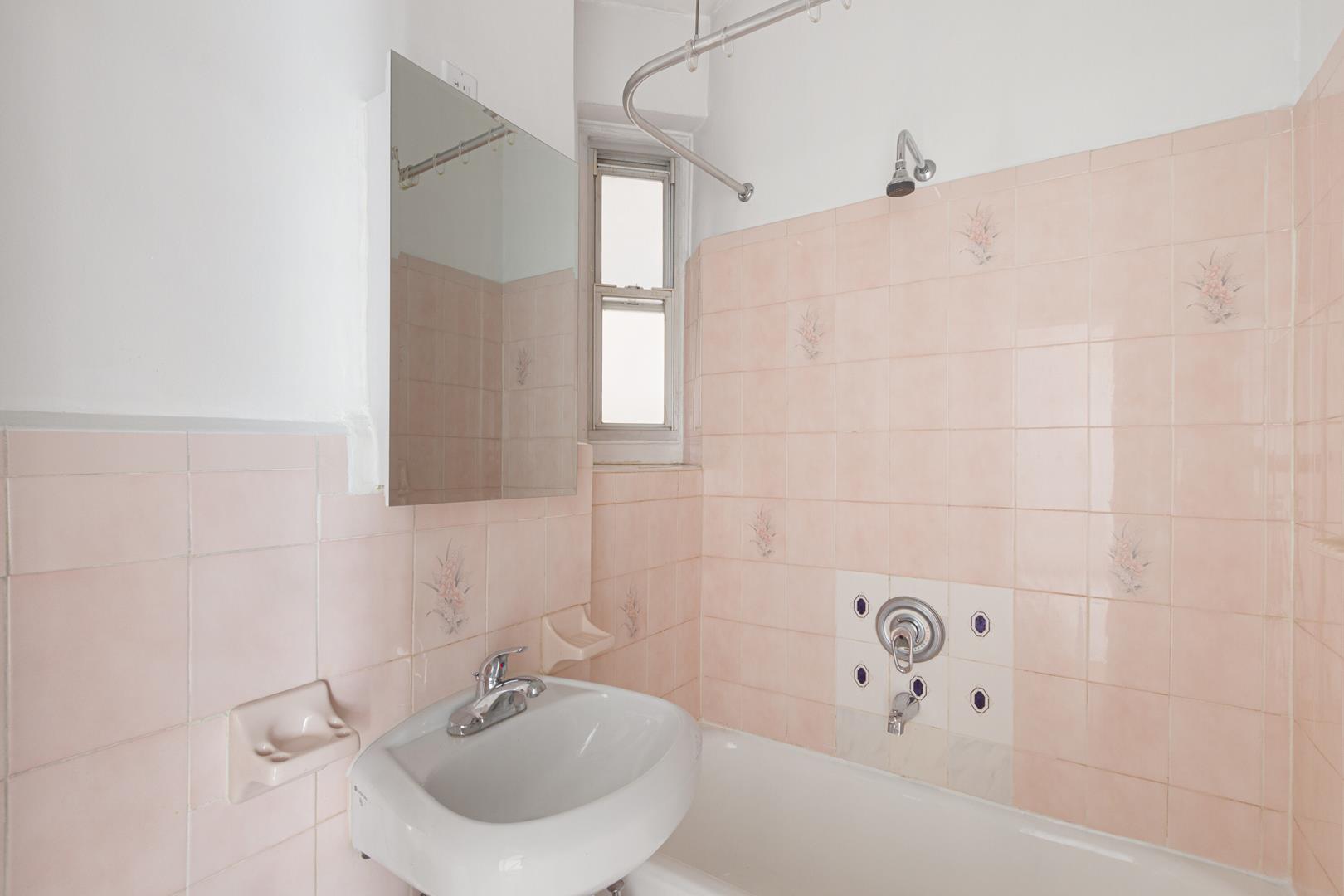 246 East 4th Street, Apt 1C