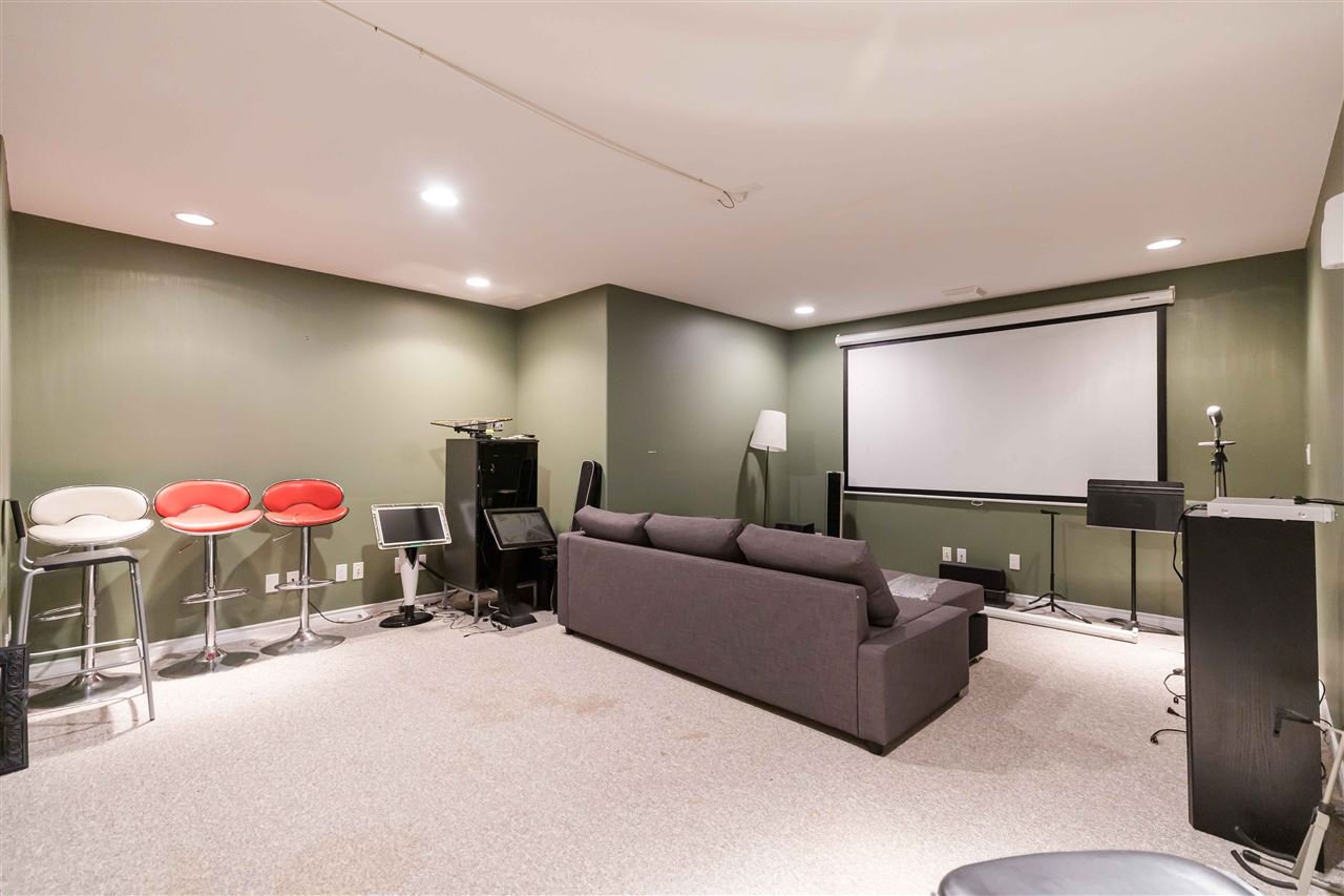 2221 Tanager Place, North Vancouver