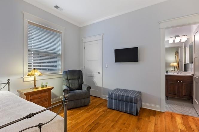 1419 W Byron St #2