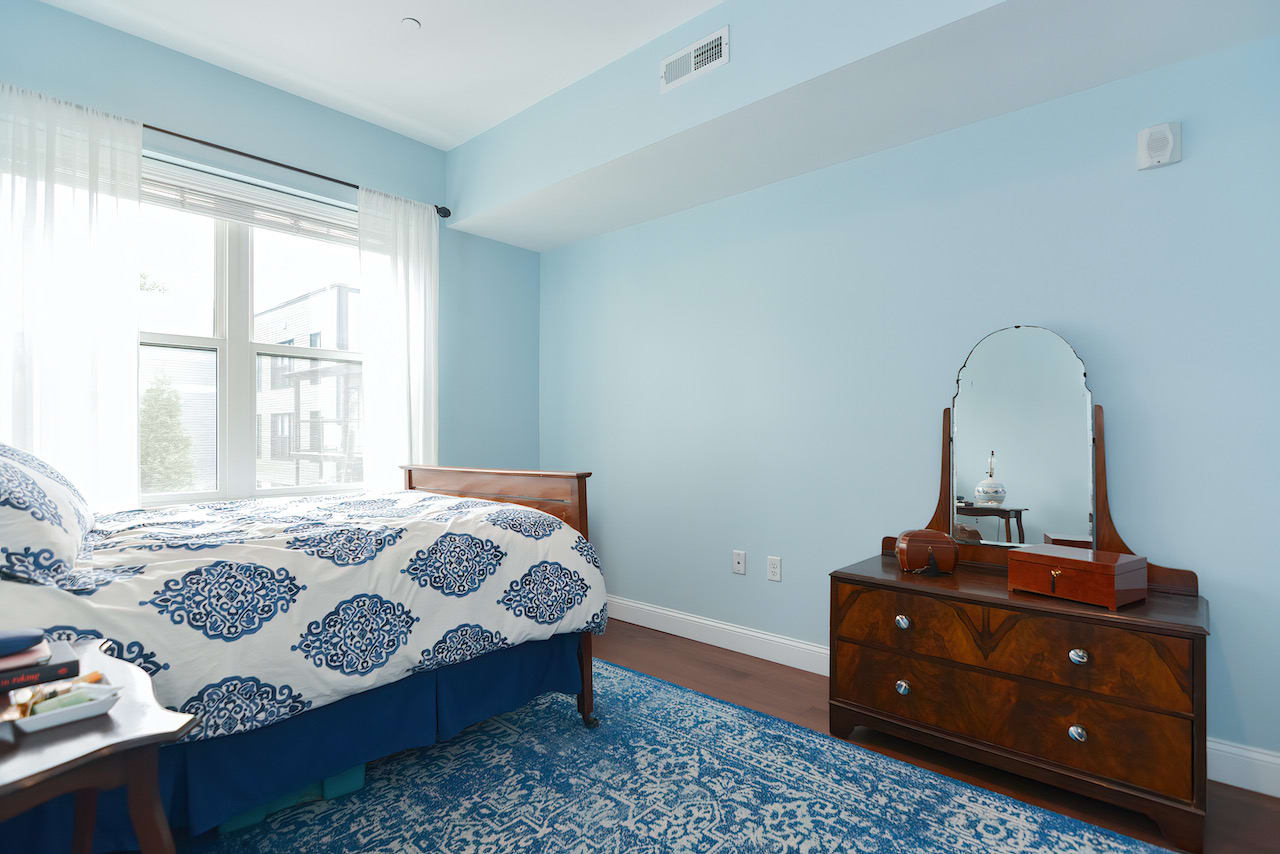 South Boston - Sunny 1 bed 1 bath w. Garage Parking & Central AC! July 15 or August 1!