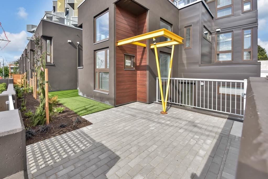 7-32828 Landeau Pl