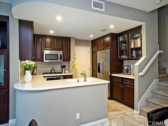 5 Brownstone Way